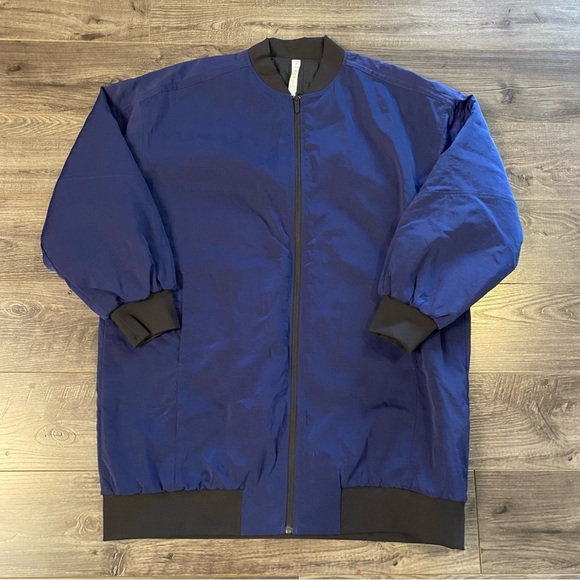 Lululemon Oversized-Fit Non-Stop Bomber Jacket
Night Sea / Black reversible 10 - Picture 8 of 15